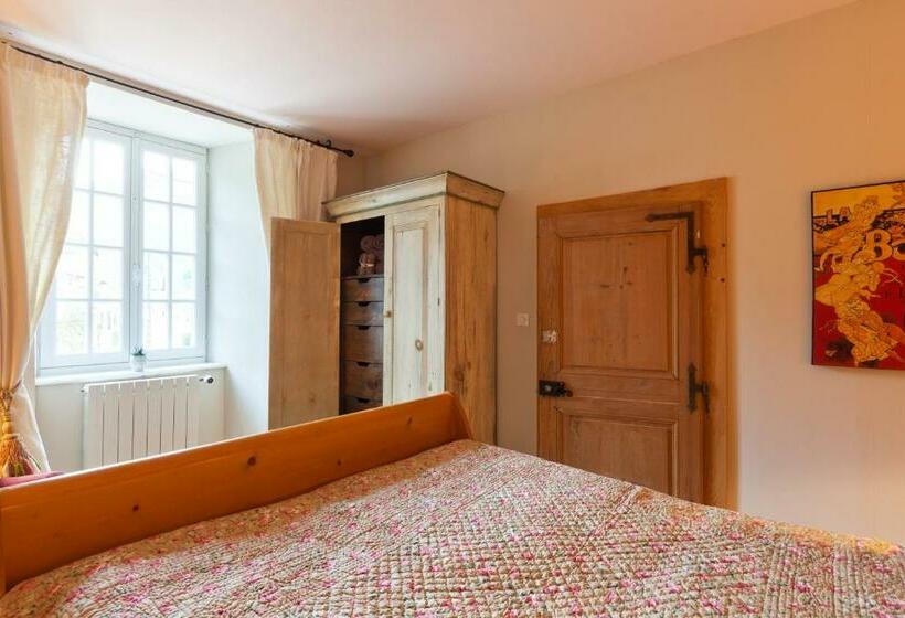 بنسيون A L Ombre Du Château