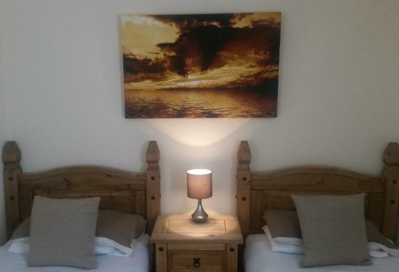 بنسيون Farne Lodge
