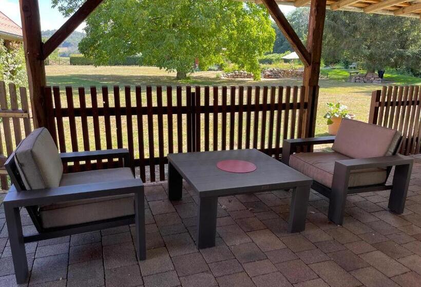 بنسيون Ferienwohnung Landhaus Hohenstein, Schwimmteich, Ruhige Lage