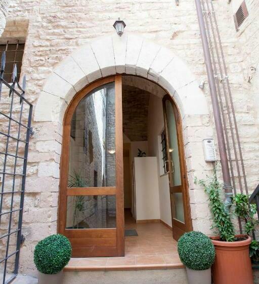 پانسیون Helios Assisi