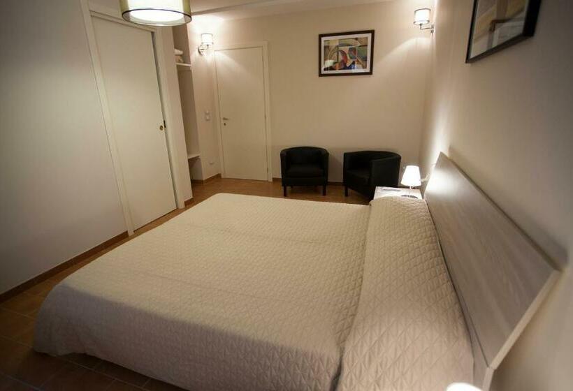 پانسیون Helios Assisi