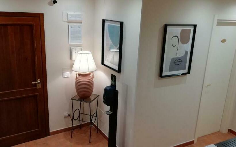 پانسیون Helios Assisi