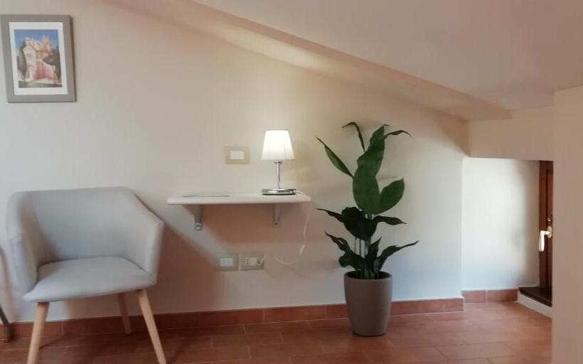 پانسیون Helios Assisi