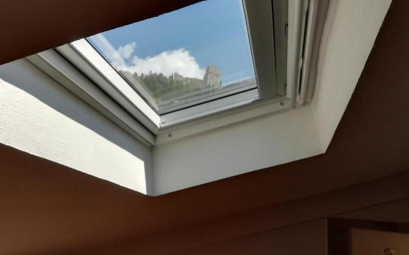 پانسیون Helios Assisi