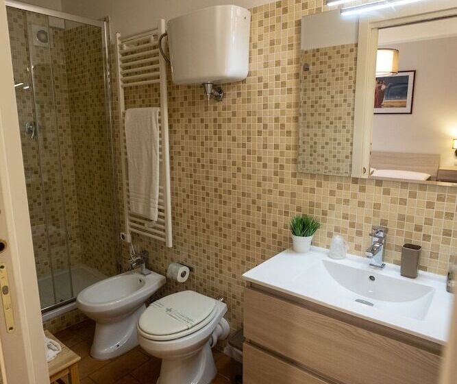 پانسیون Helios Assisi