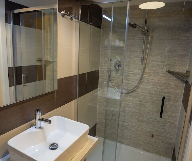 پانسیون Helios Assisi