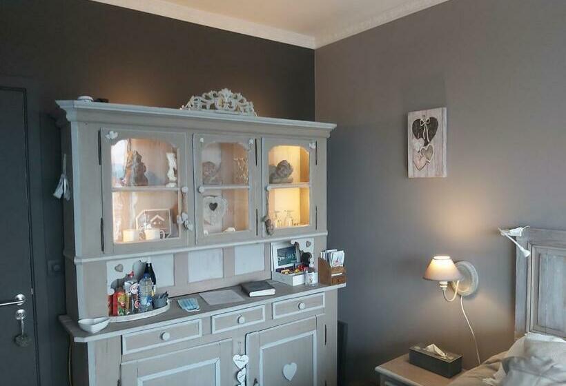 Pension Romantic Room In Brussels Sky