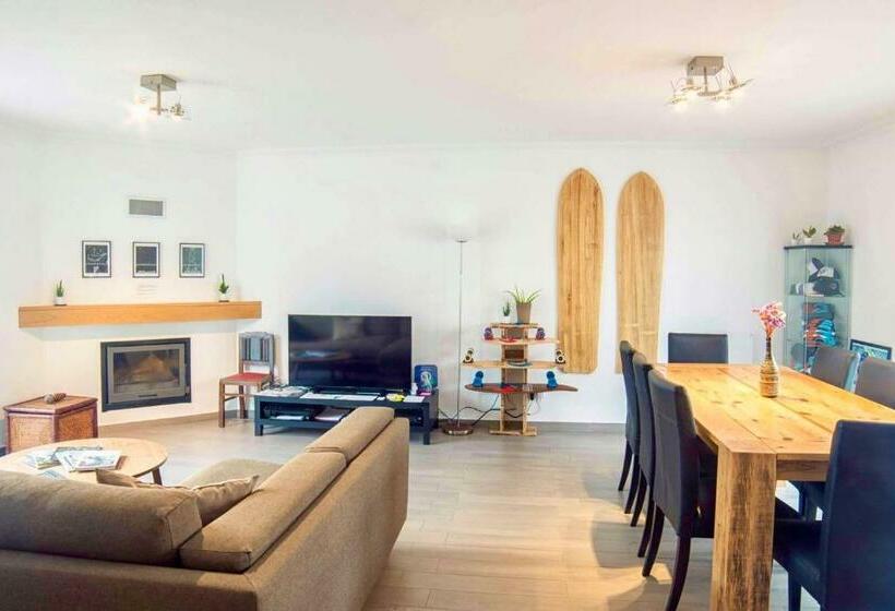 פנסיון Surfness Lodge