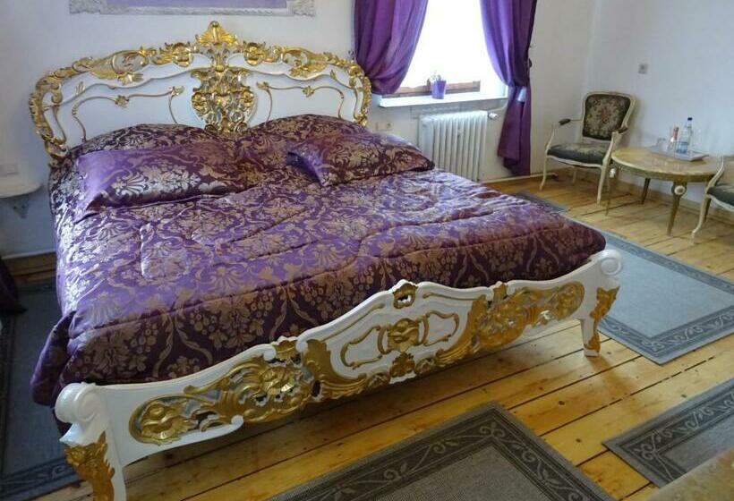 펜션 Villa Imperia, Museums