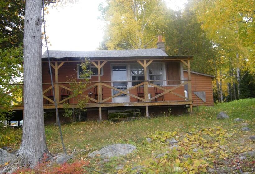 리조트 Mowat Landing Cottages