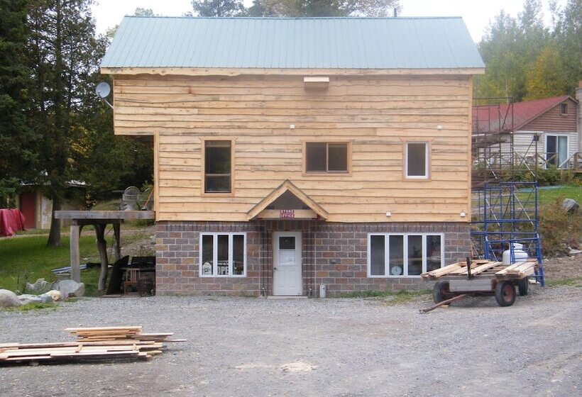 리조트 Mowat Landing Cottages