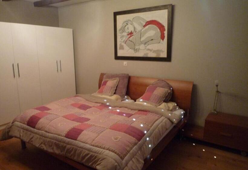 مبيت وإفطار Chalet Mund