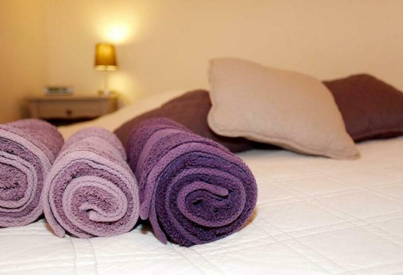 مبيت وإفطار La Tourrette