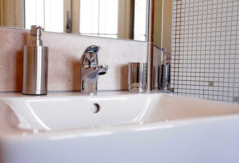 مبيت وإفطار La Tourrette