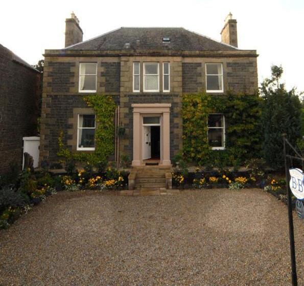 مبيت وإفطار Lornebank Homestay