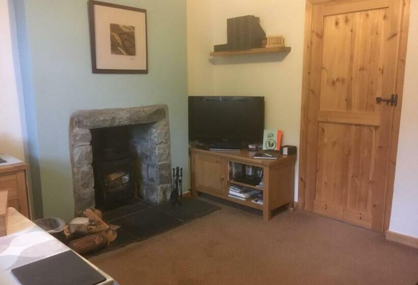 Garth Engan Private Self Contained B&b With Garden Area