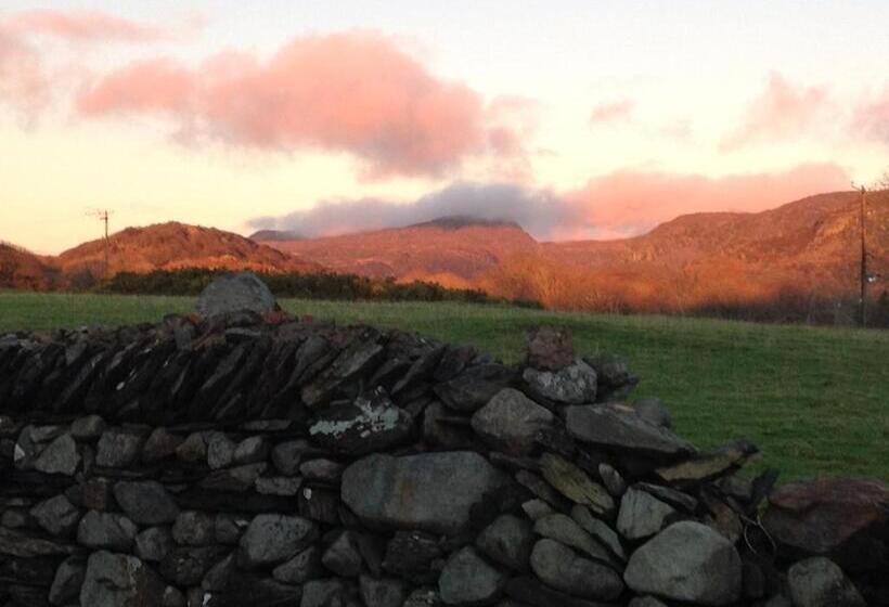 Garth Engan Private Self Contained B&b With Garden Area