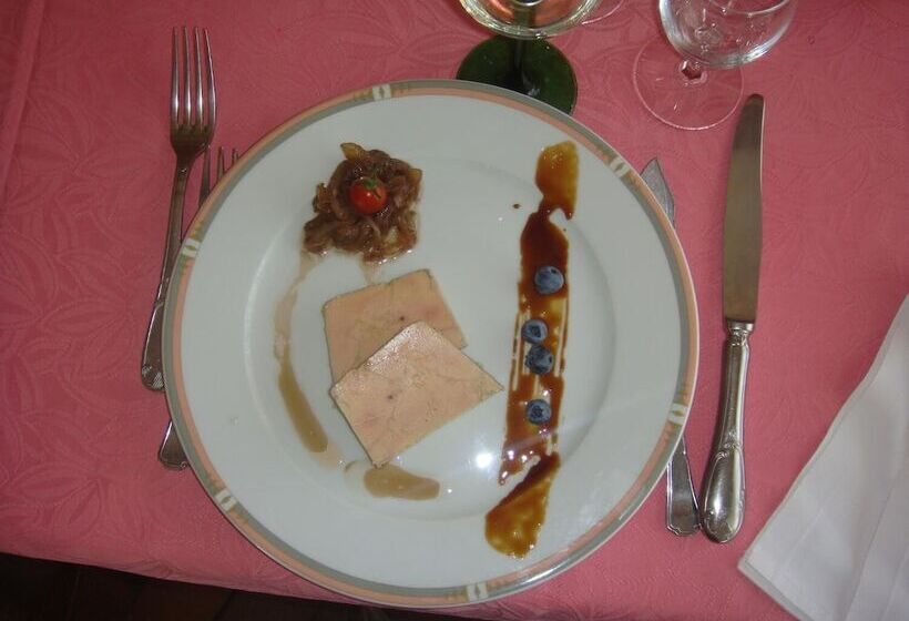 Отель Hôtel Du Commerce