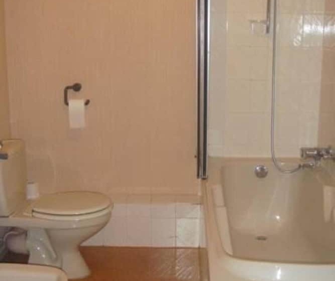 Отель Hôtel Du Commerce