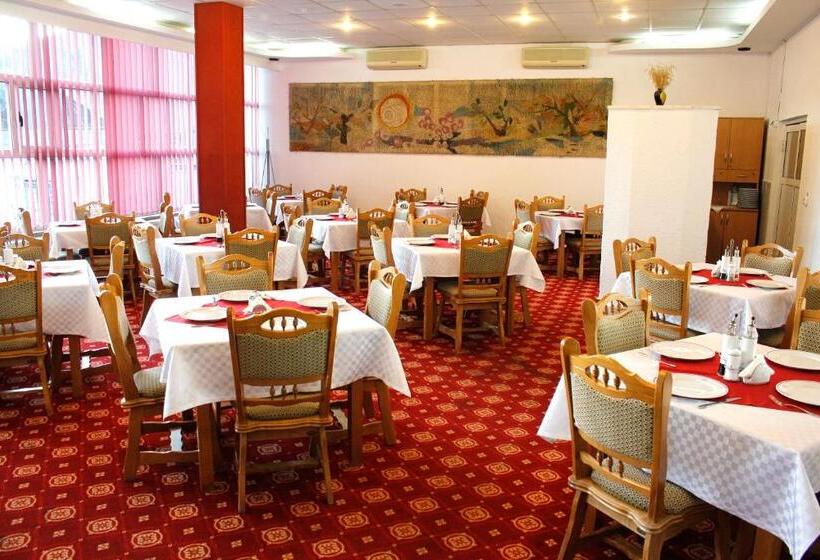 Отель Montana   Covasna