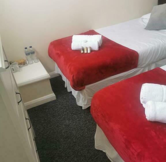 بنسيون The Crown Bar & Guesthouse