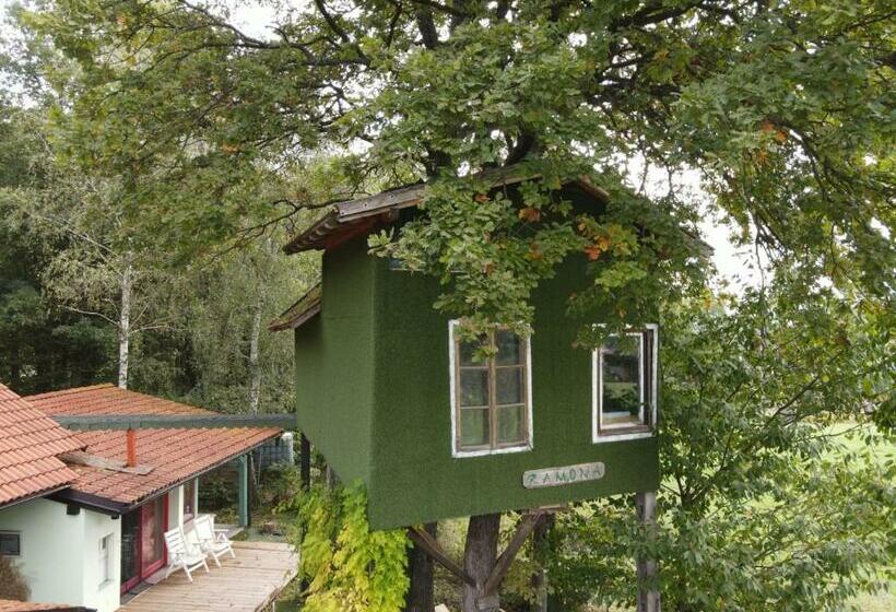 پانسیون Tree House Ramona & Fairytale Wooden House By Ljubljana