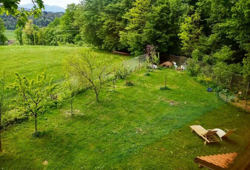 پانسیون Tree House Ramona & Fairytale Wooden House By Ljubljana