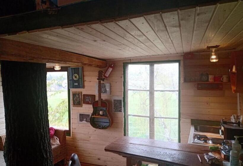 پانسیون Tree House Ramona & Fairytale Wooden House By Ljubljana