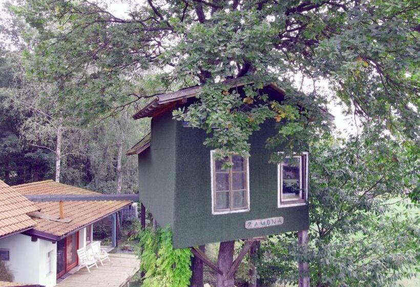 پانسیون Tree House Ramona & Fairytale Wooden House By Ljubljana