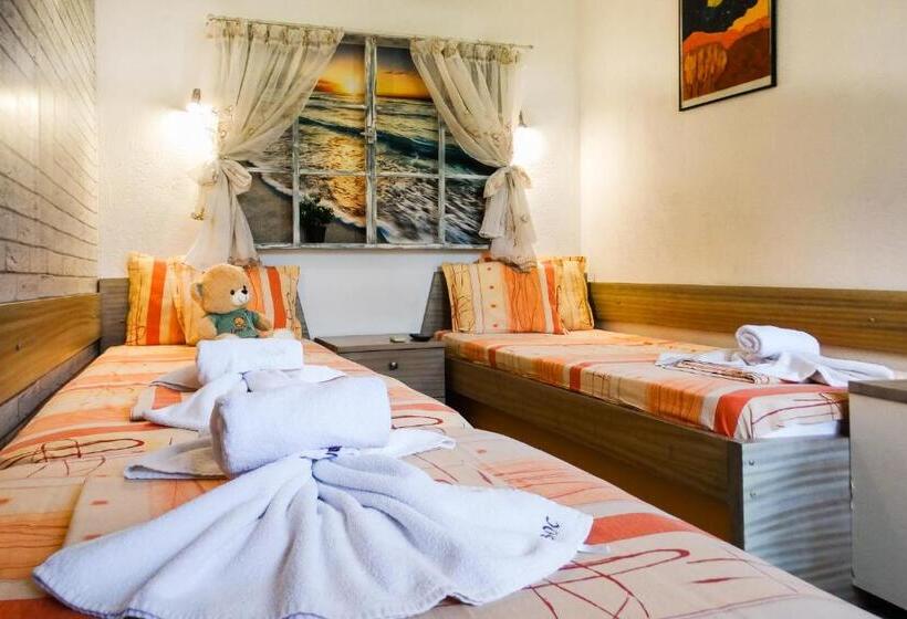 بنسيون Villa Rezos