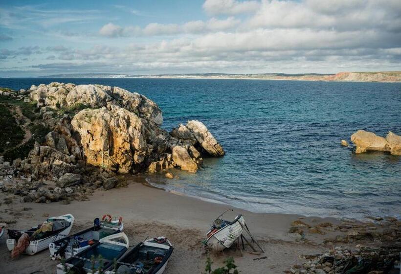 فندق صغير Native Surfhouse