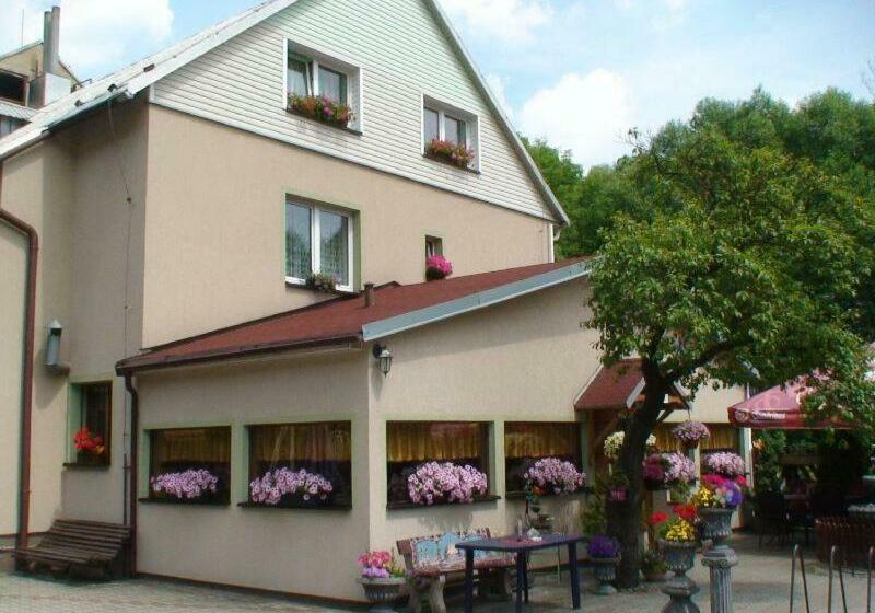 فندق صغير Penzion54 & Restaurace