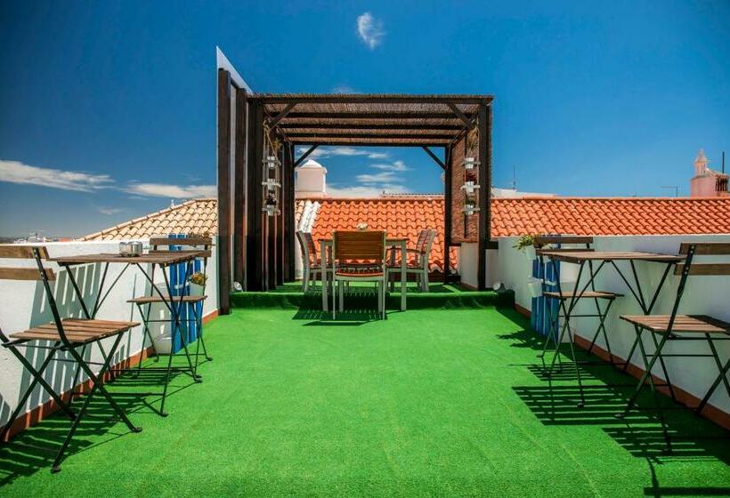 ベッドアンドブレックファースト Blue Door Lagos