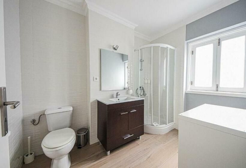 ベッドアンドブレックファースト Blue Door Lagos