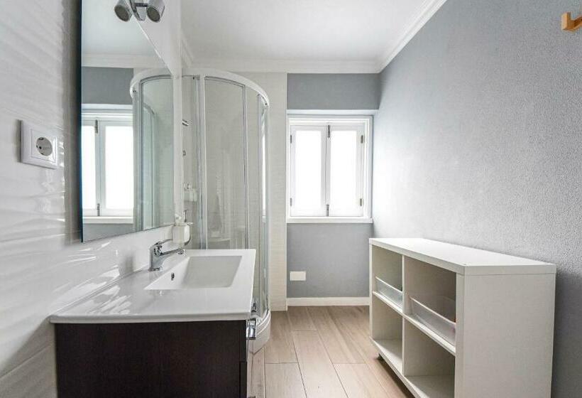 ベッドアンドブレックファースト Blue Door Lagos