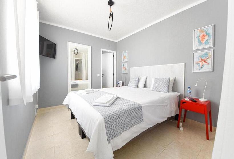 ベッドアンドブレックファースト Blue Door Lagos