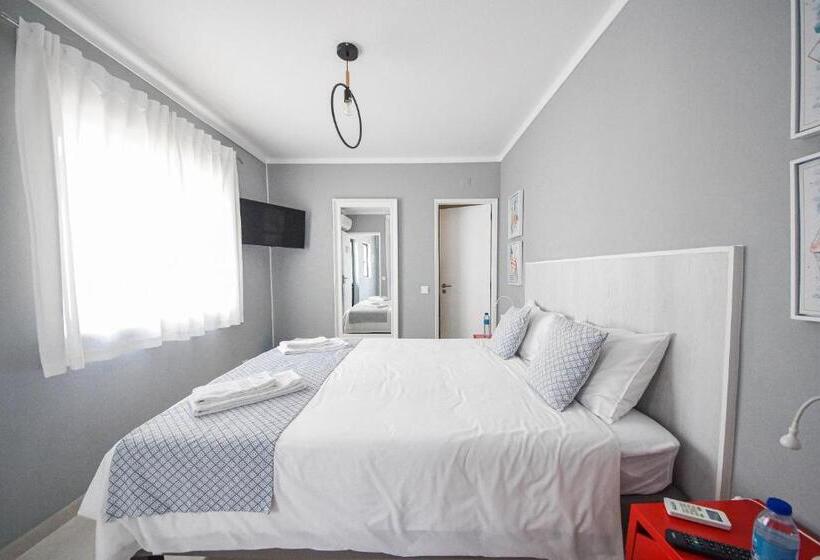 ベッドアンドブレックファースト Blue Door Lagos