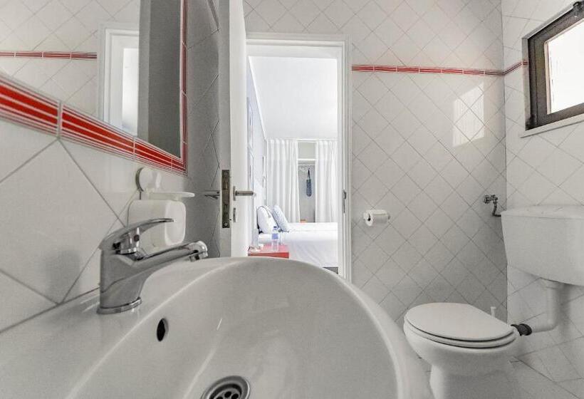 ベッドアンドブレックファースト Blue Door Lagos