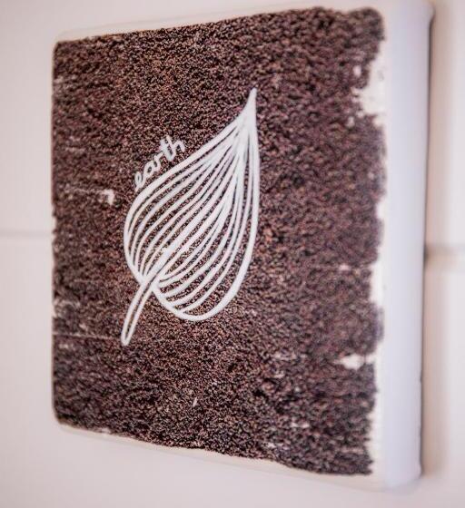 ベッドアンドブレックファースト Blue Door Lagos