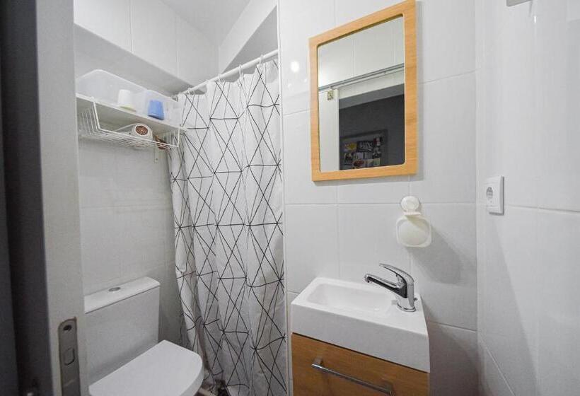 ベッドアンドブレックファースト Blue Door Lagos