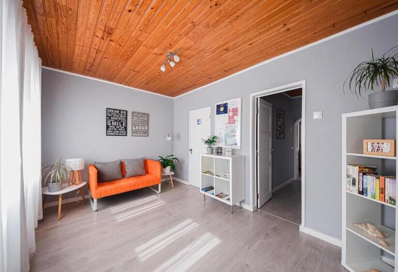 ベッドアンドブレックファースト Blue Door Lagos