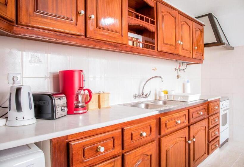 ベッドアンドブレックファースト Blue Door Lagos