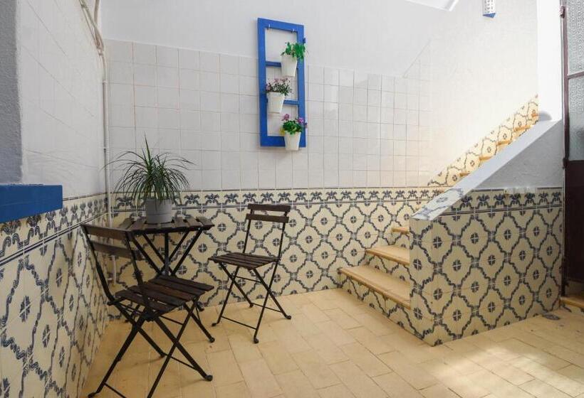 ベッドアンドブレックファースト Blue Door Lagos