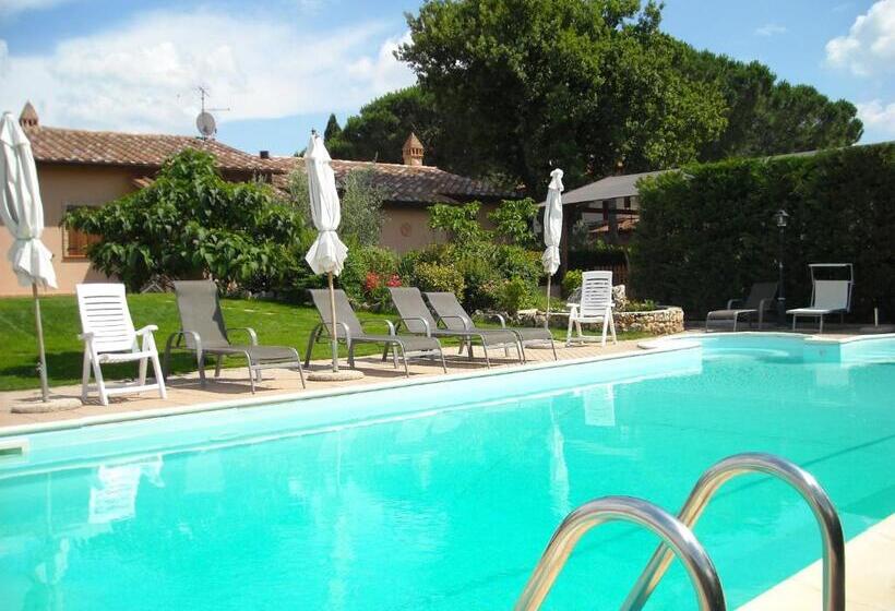 هتل Agriturismo La Dolce Collina