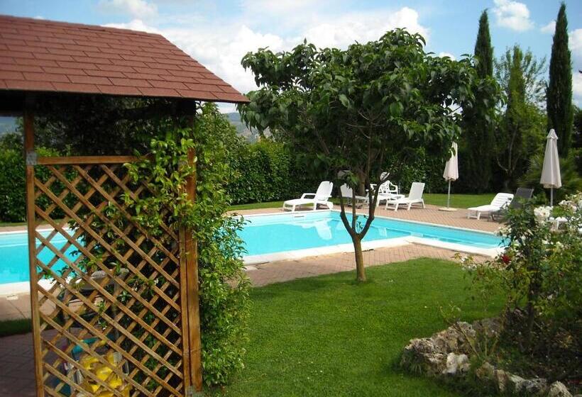 هتل Agriturismo La Dolce Collina