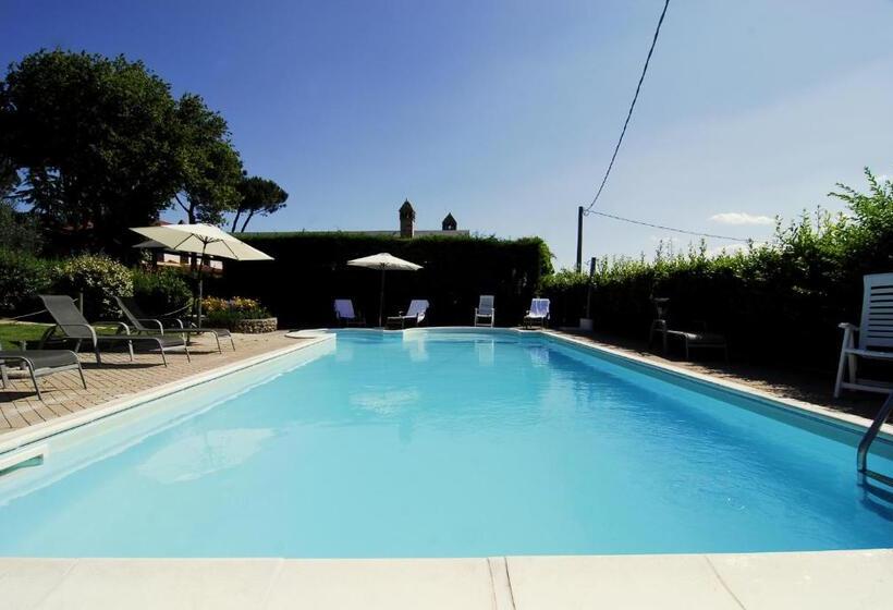 هتل Agriturismo La Dolce Collina