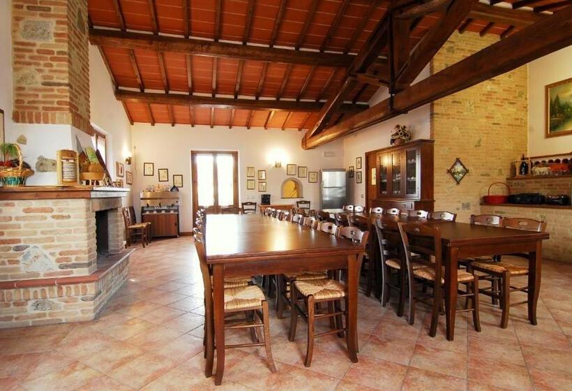 هتل Agriturismo La Dolce Collina