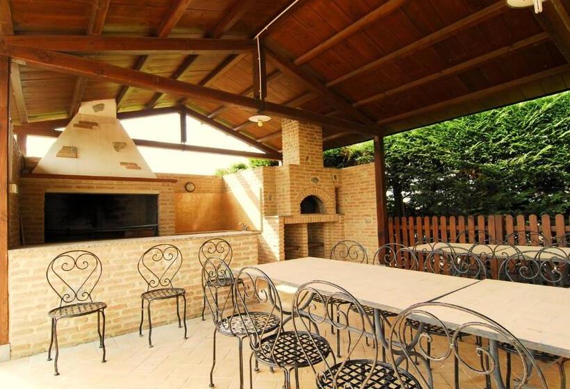 هتل Agriturismo La Dolce Collina