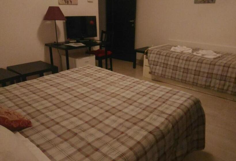 פנסיון Domus Taranto Unica Sede