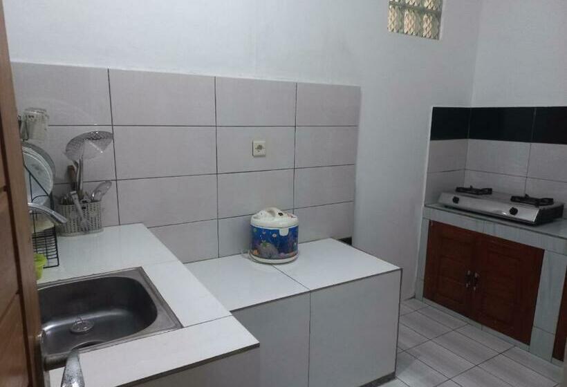 پانسیون Nusawiru Guest House